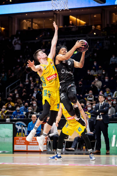 的突破跑动 的突破跑动