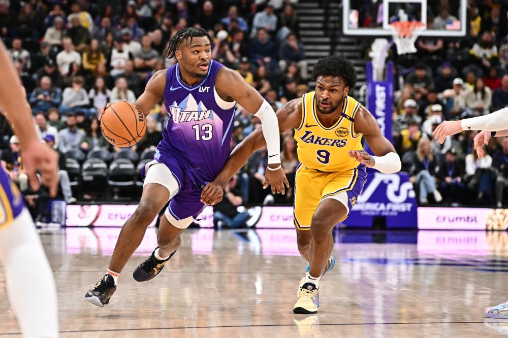 展示了足球 展示了足球